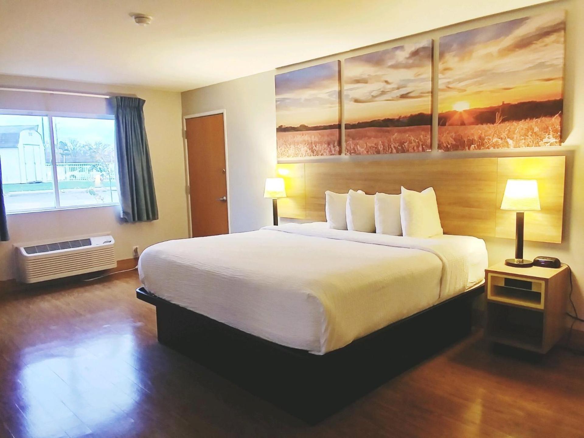 1 King Bed Studio Suite Non-Smoking