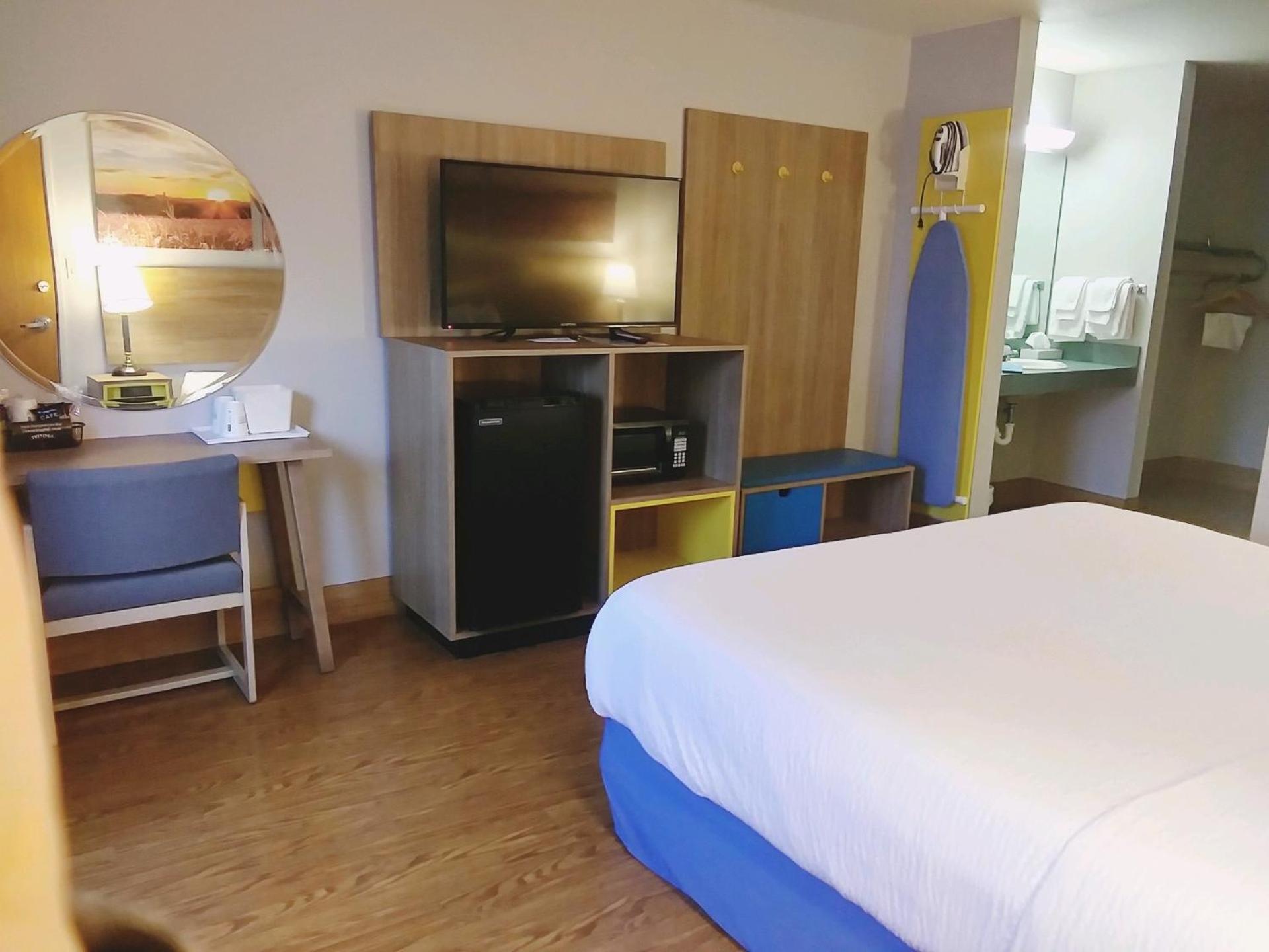 1 King Bed Accessible Room Non-Smoking