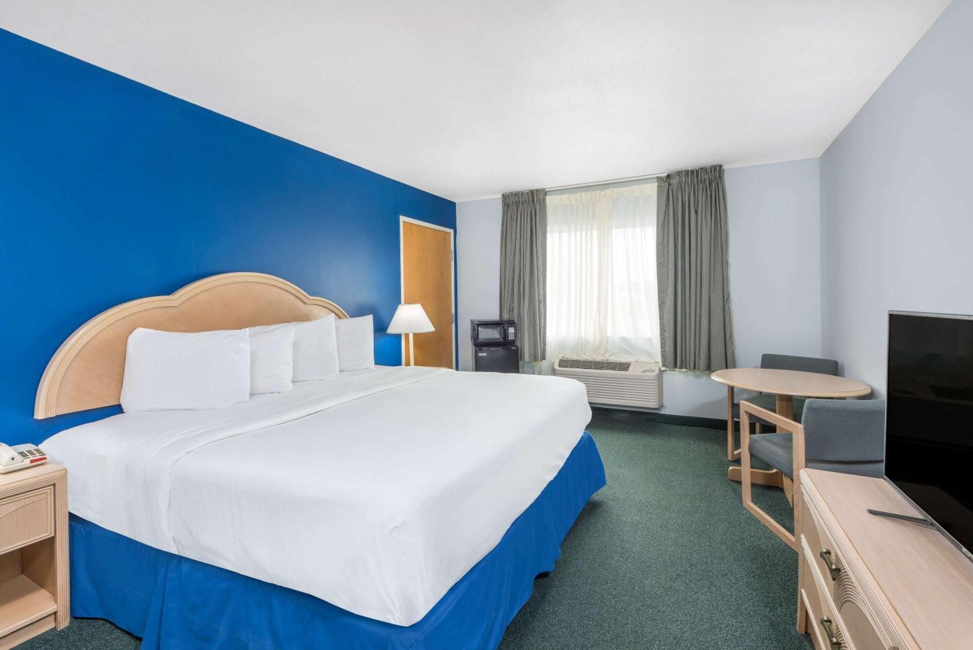 1 King Bed Accessible Room Non-Smoking